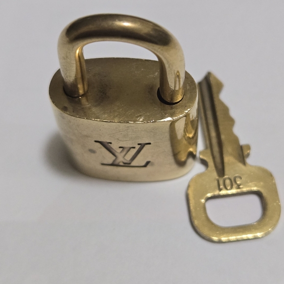 Louis vuitton Lock and key 300's Series - Picture 4 of 16